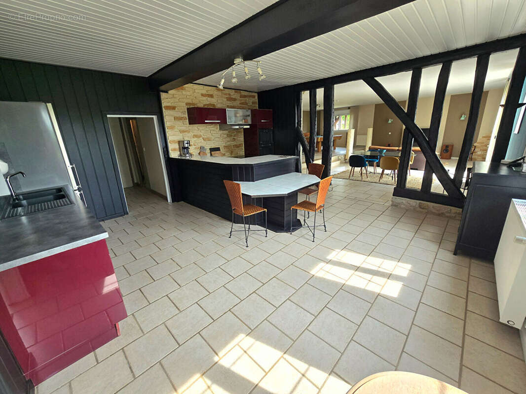 Maison à MONTAULIN