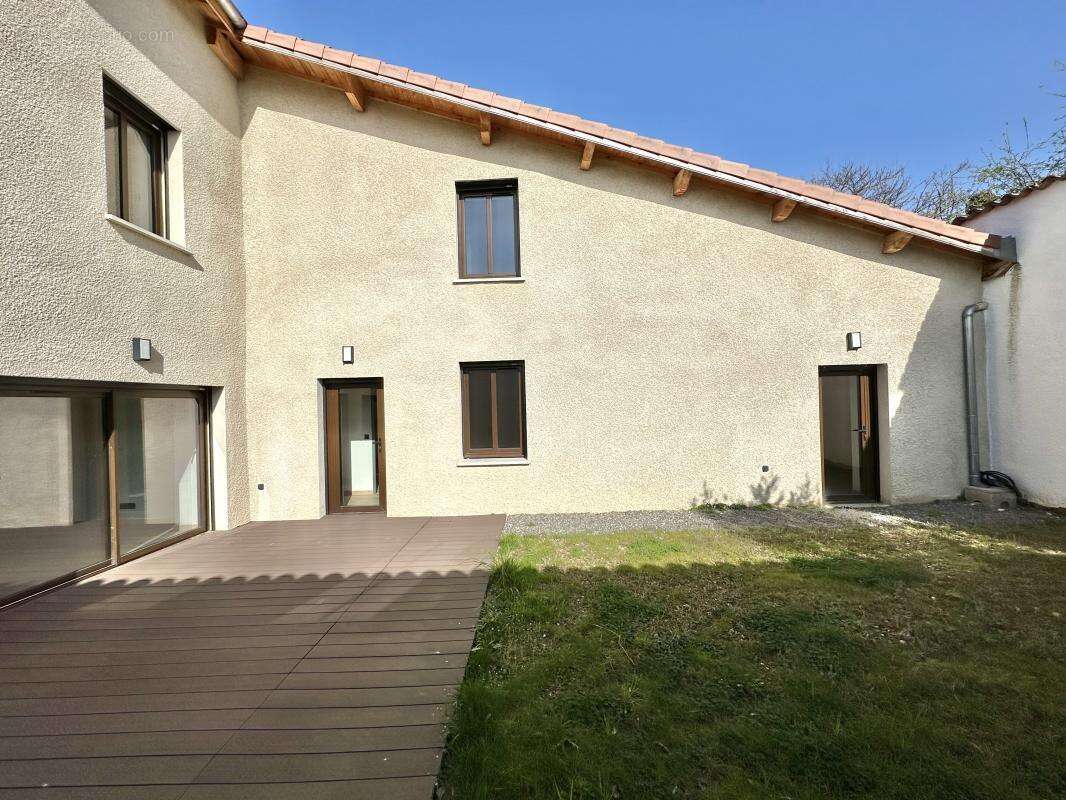 Maison à NEYRON