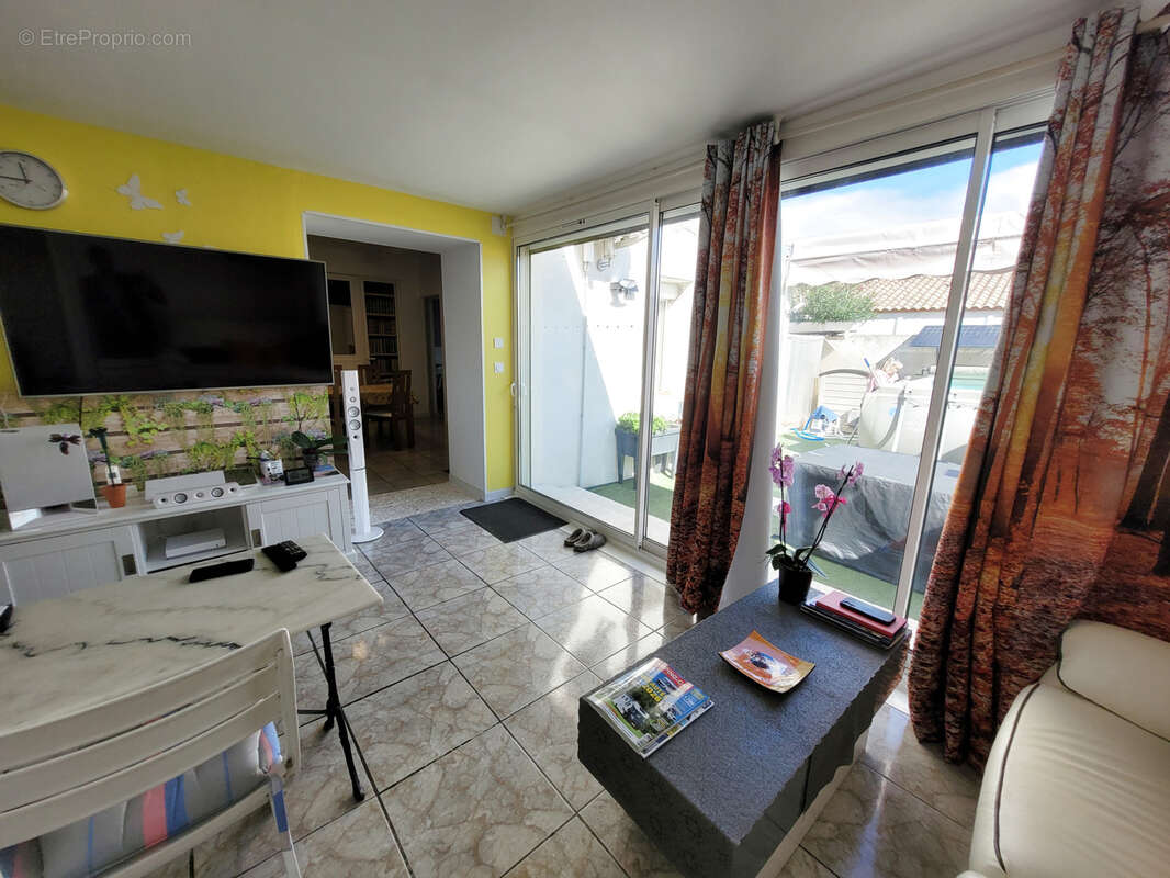 Fleury d'Aude Vente en nue-propriété Appartement de type 3 bis, avec terrain de 90 m2 parking. - photo 4