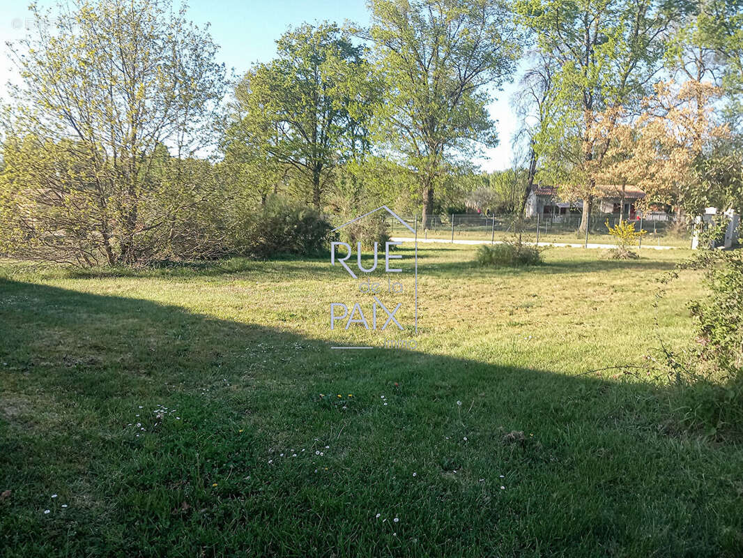 Terrain à COLOMBIERS