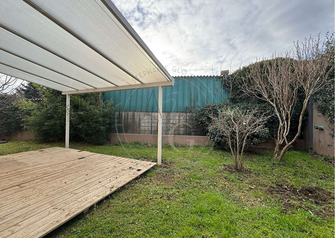 COGOLIN - Maison de 196 m² avec locaux commerciaux de 35.80 m² - photo 4