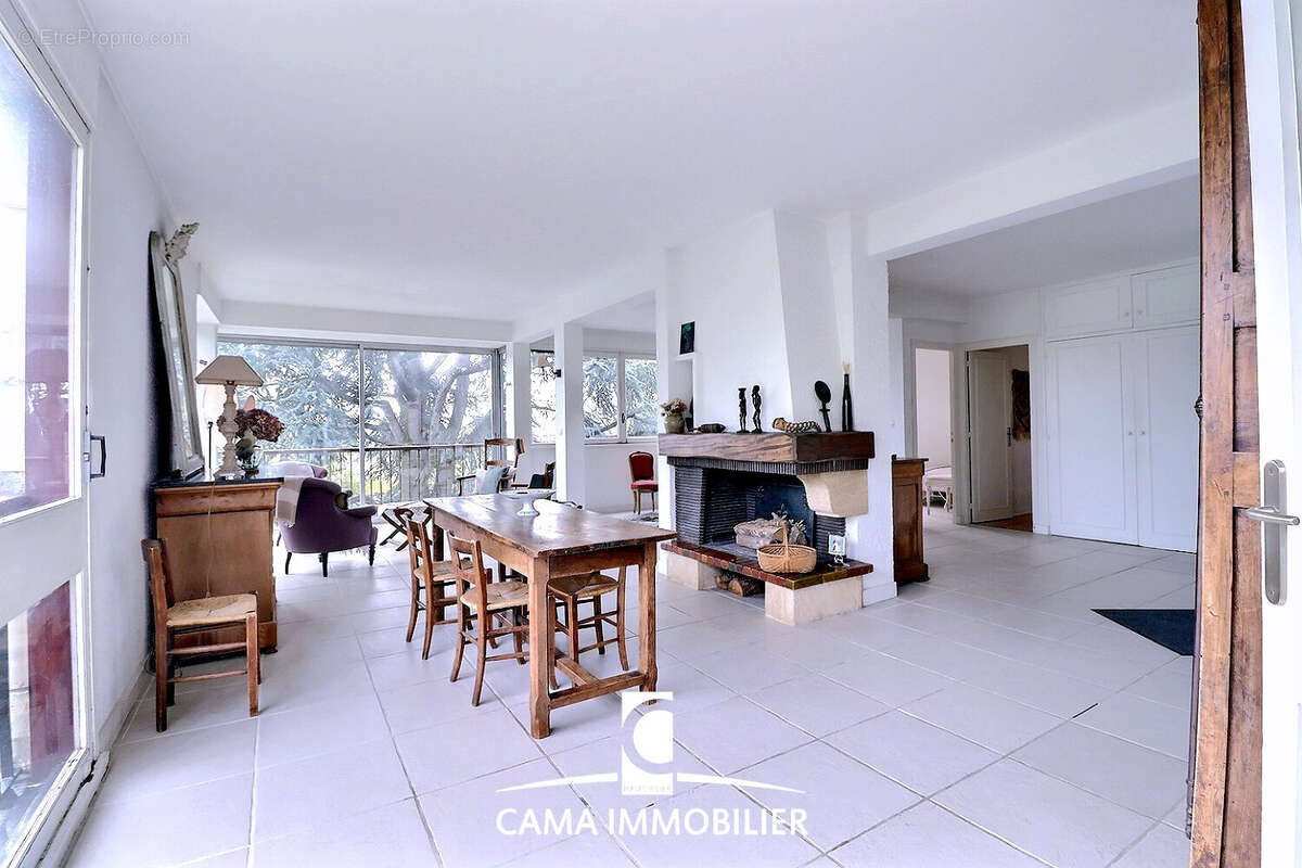 Appartement à FONTENAY-LE-FLEURY