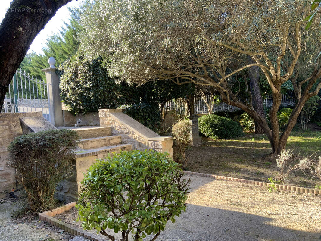 Belle maison de village en pierre avec jardin. - photo 6