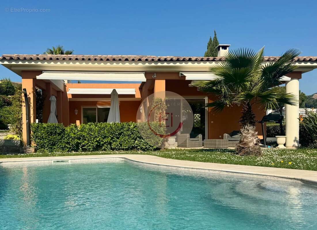 Maison à MANDELIEU-LA-NAPOULE
