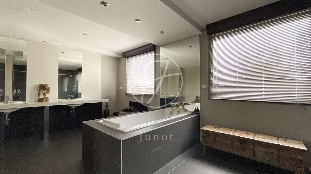 Maison à SAINGHIN-EN-MELANTOIS