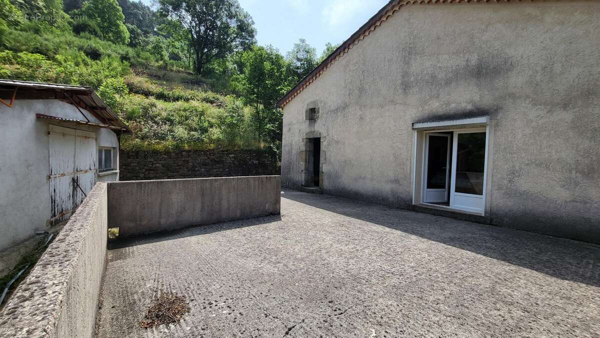 Mas avec dépendances et bergerie - photo 19