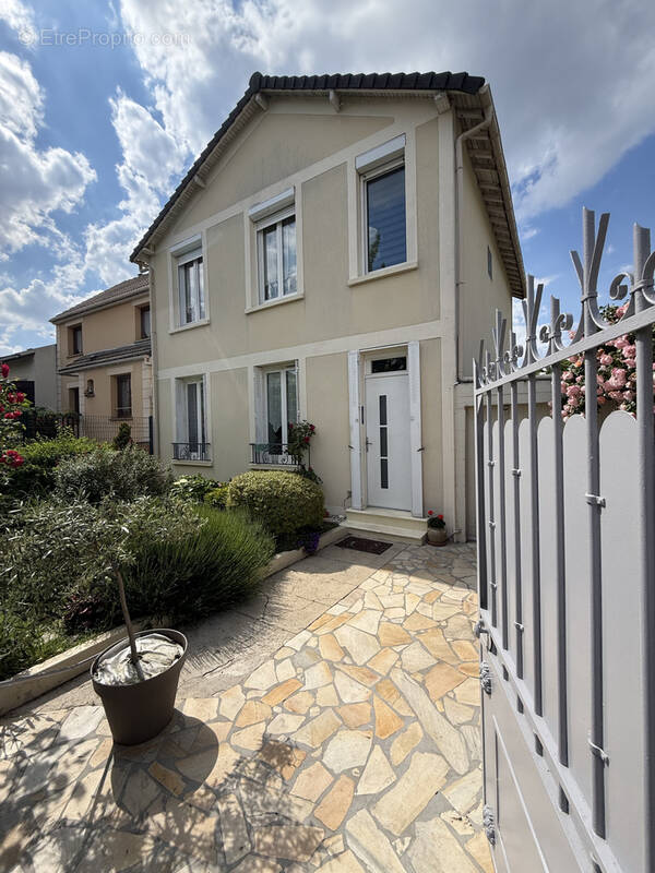 Maison à LE BLANC-MESNIL