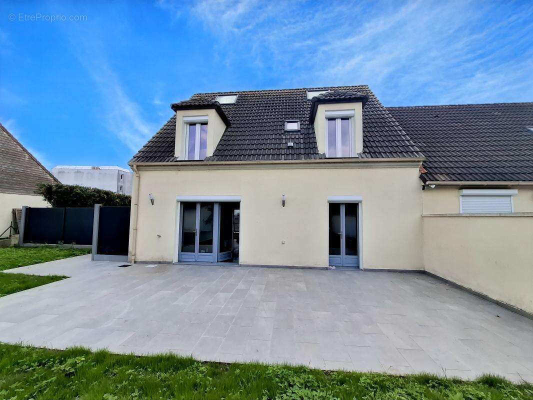 Maison à CUISE-LA-MOTTE