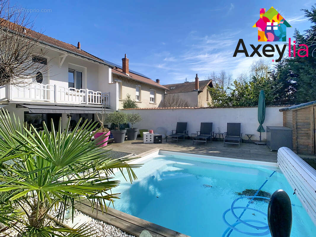 A vendre-riorges-maison de ville avec piscine - photo 3