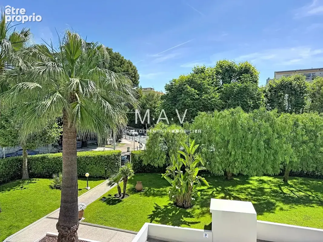 Nice/coeur cimiez studio meublé terrasse 12 m2 au calme parking standing piscine - photo 24