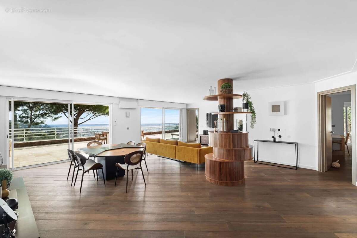 Appartement à LE CANNET