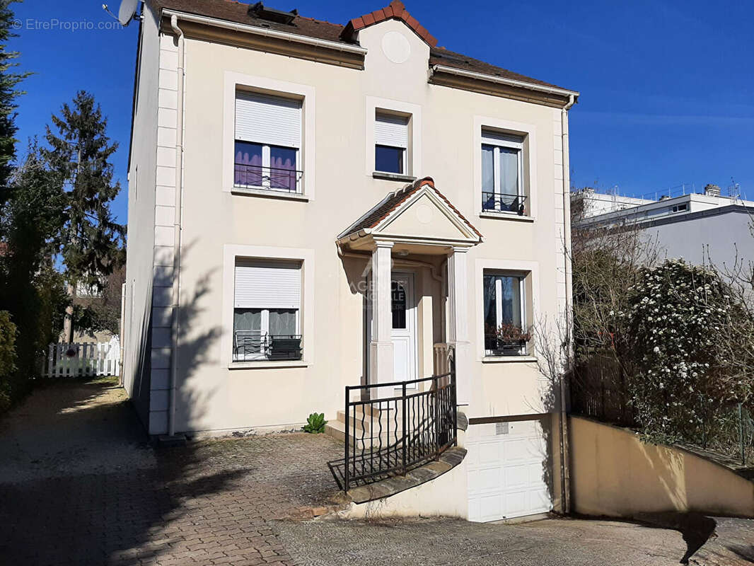 Appartement à HOUILLES