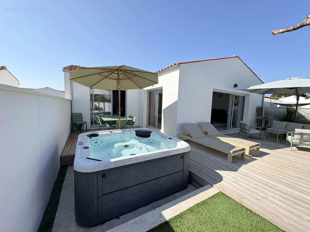 Maison à MORNAC-SUR-SEUDRE