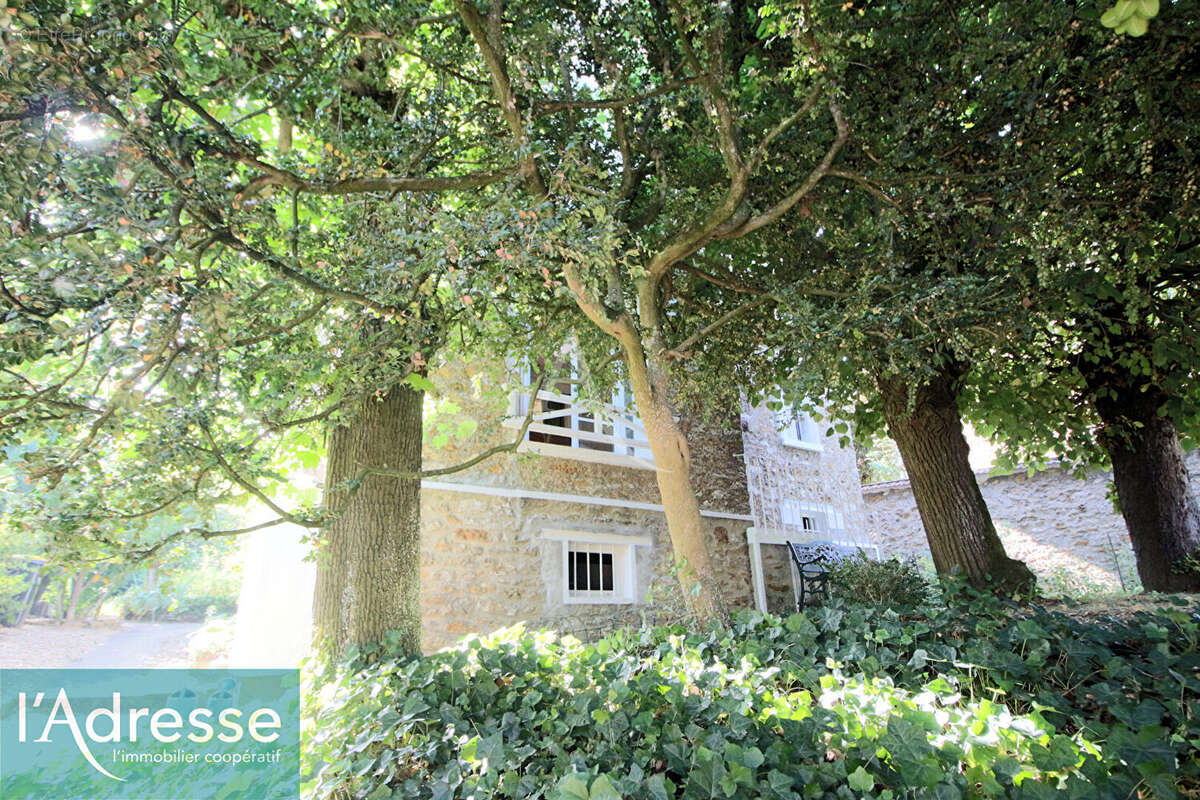 Pour les amoureux des maisons en meulière entièrement individuelles ! - photo 4