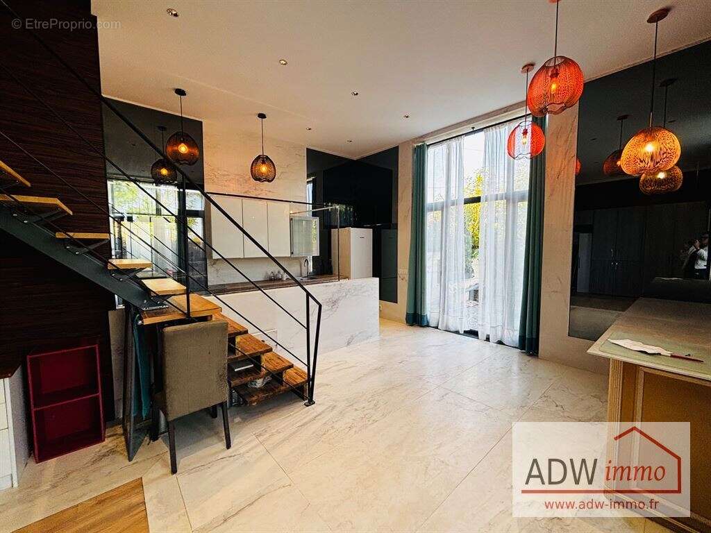 Maison à MANDRES-LES-ROSES