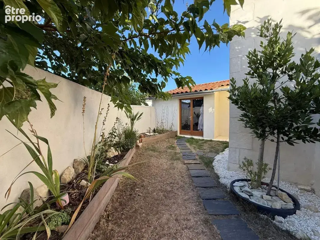 Nieul Maison de village plein centre - photo 10