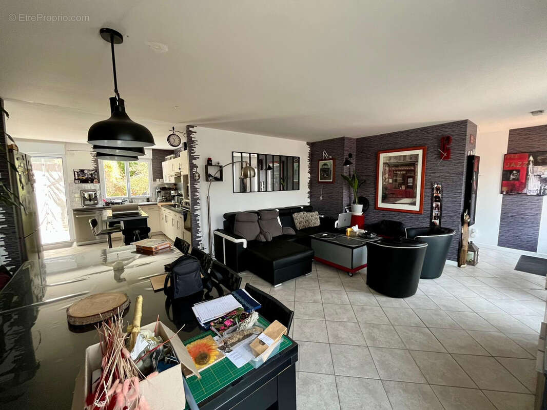 Maison à MONTREUIL-JUIGNE