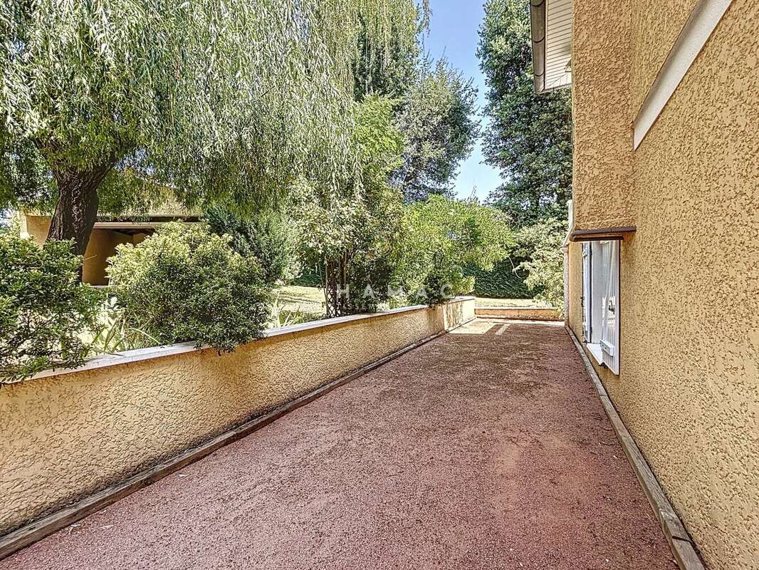 Maison à LA TOUR-DE-SALVAGNY