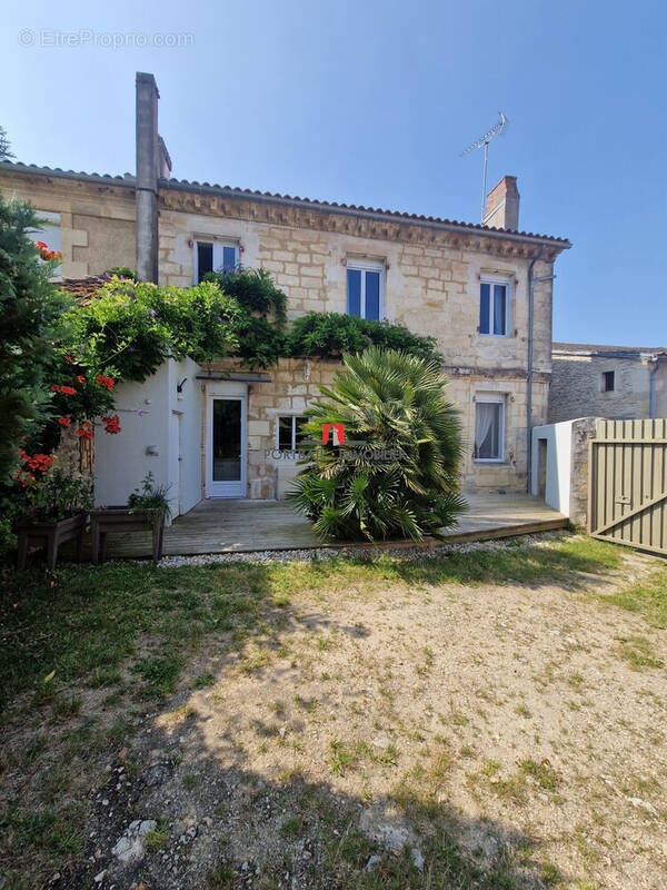 Maison à SAINT-CIERS-SUR-GIRONDE