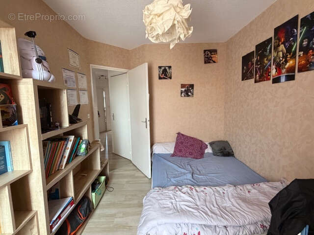 Clermont Ferrand pradelle T5 de 96 m2, 3 chambres, balcon, séjour double, sdb, cuisine équipée libre, parking - photo 6