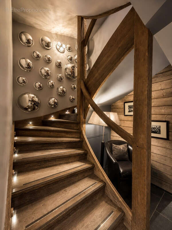 Maison 587 m² à La Perriere  - photo 7