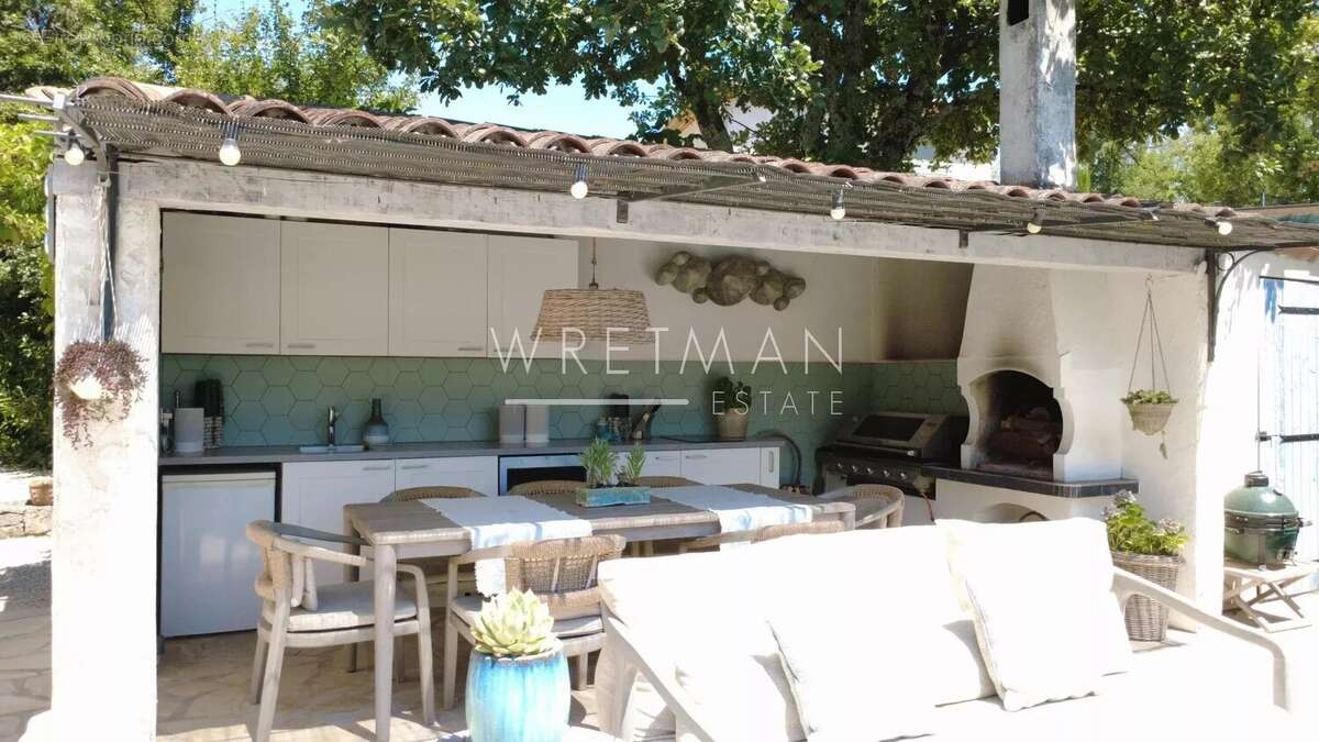 Villa rénovée avec piscine - Callian - photo 12