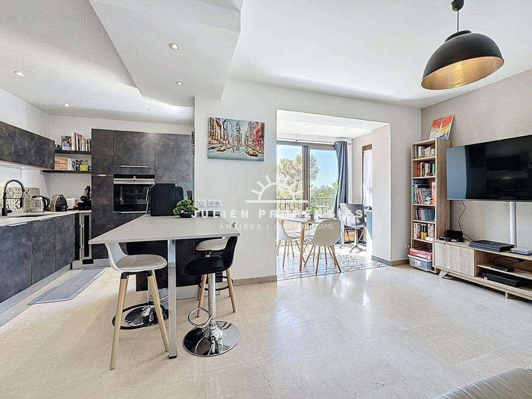 Appartement à VILLENEUVE-LOUBET
