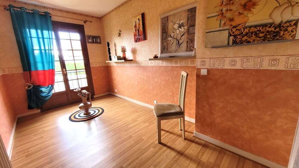 Maison à CORMELLES-LE-ROYAL