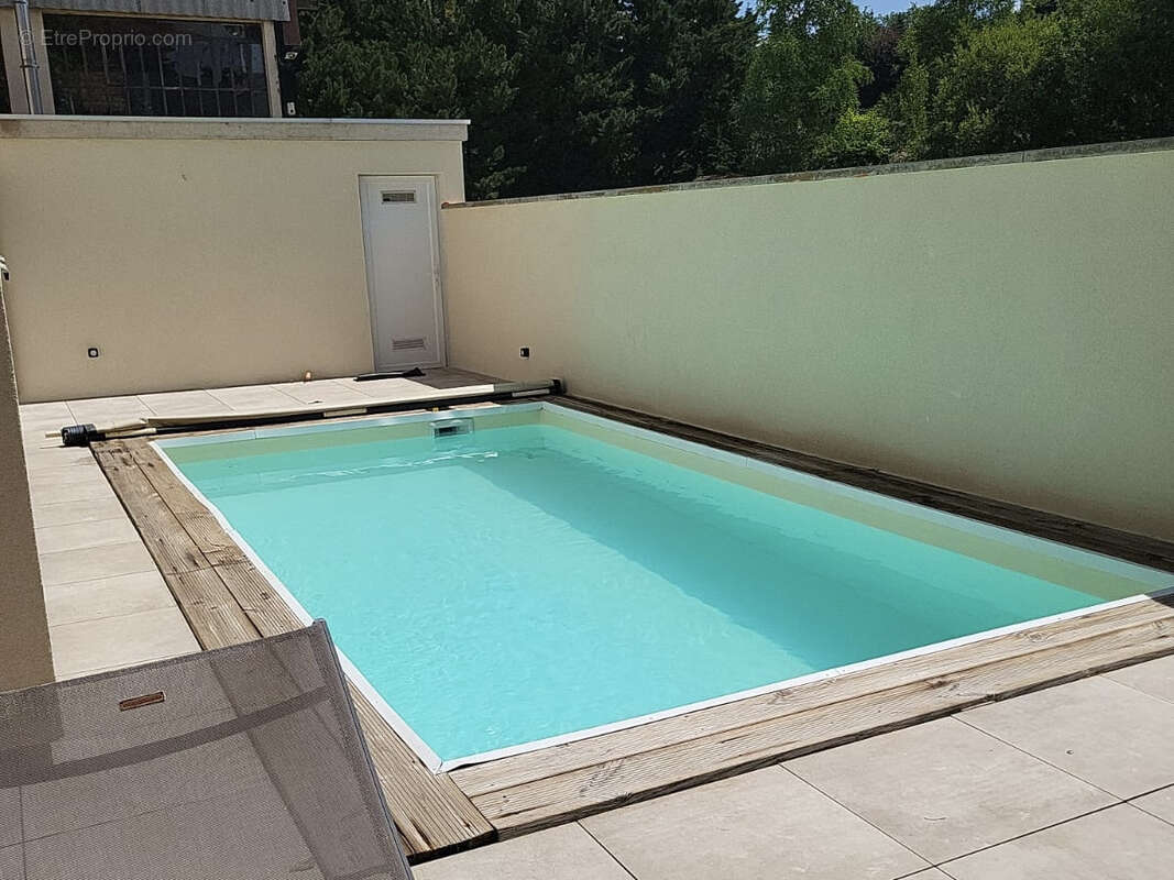 Maison à LE CHAMBON-FEUGEROLLES