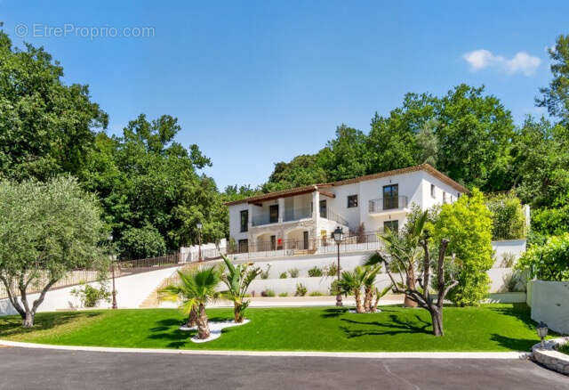Maison à ROQUEFORT-LES-PINS