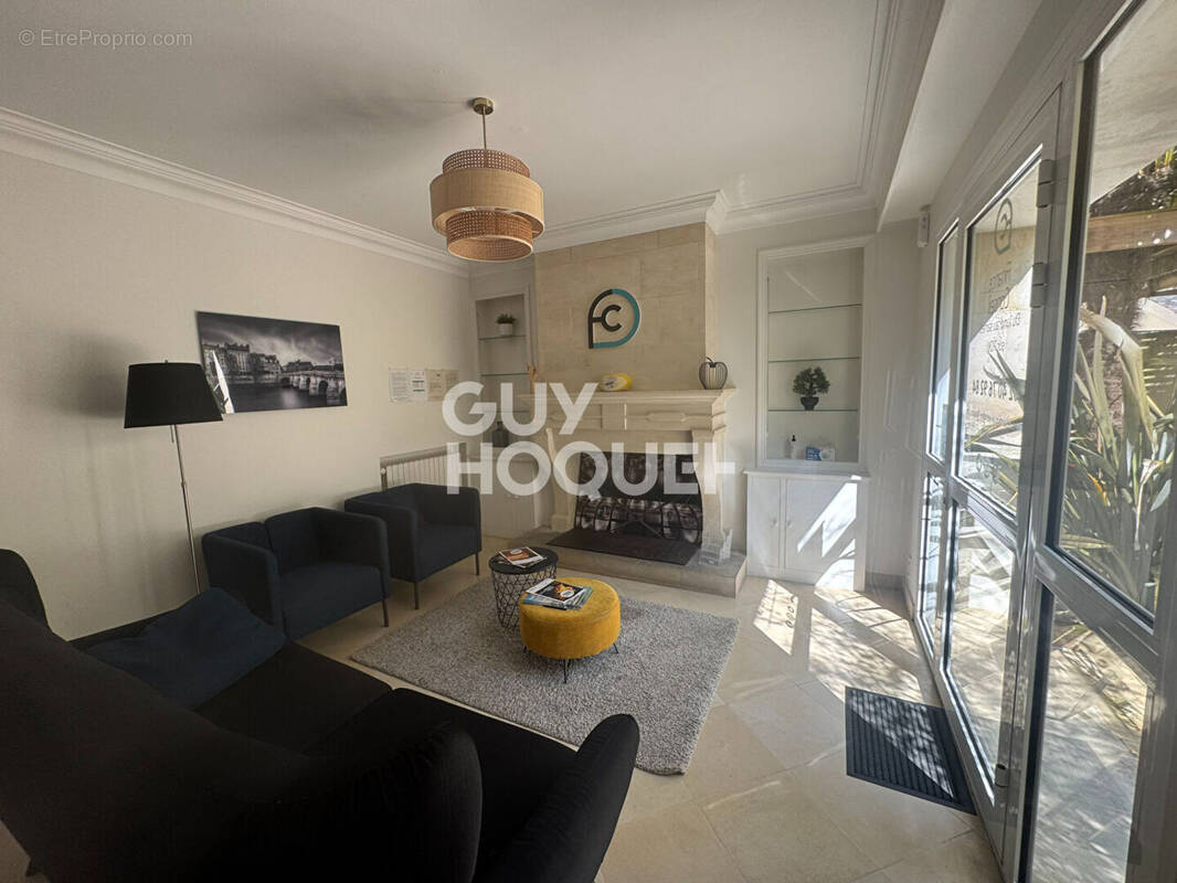 Commerce à FONTENAY-LE-COMTE