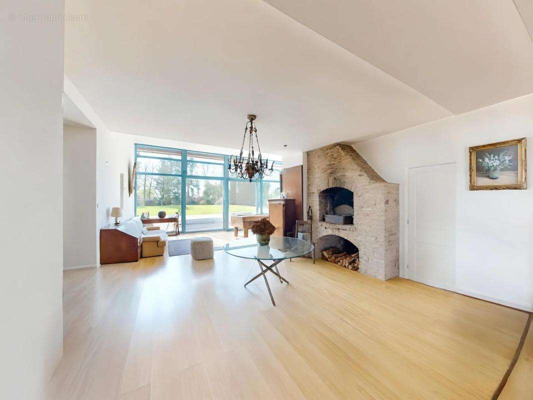 Maison à SAINT-DENIS-LES-BOURG