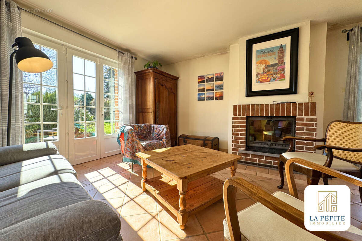 Maison à GOGNIES-CHAUSSEE