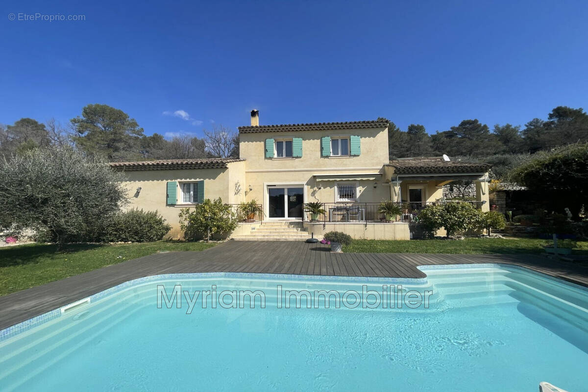 Maison à SAINT-CEZAIRE-SUR-SIAGNE