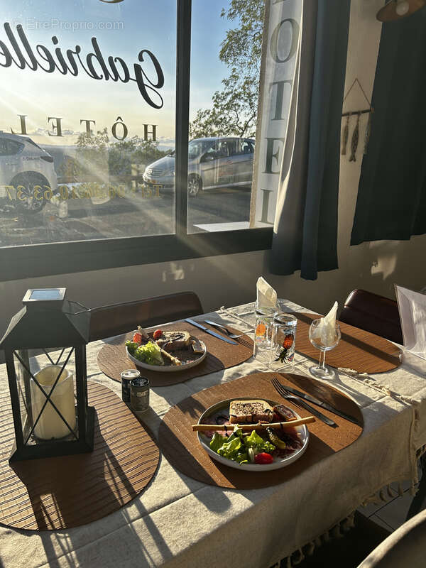 Commerce à MOUSTIERS-SAINTE-MARIE