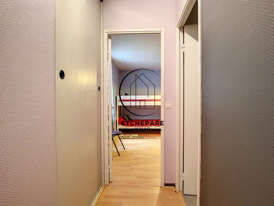 Appartement à EAUX-BONNES