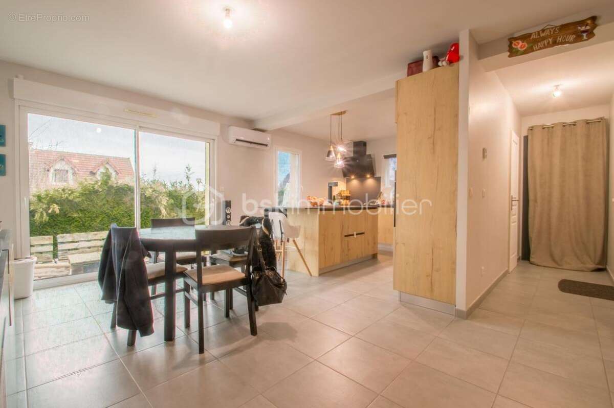 Maison à LINAS