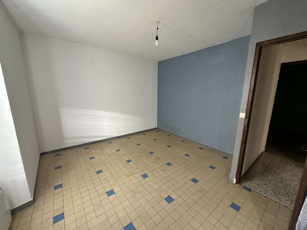 Appartement à SOLLIES-PONT