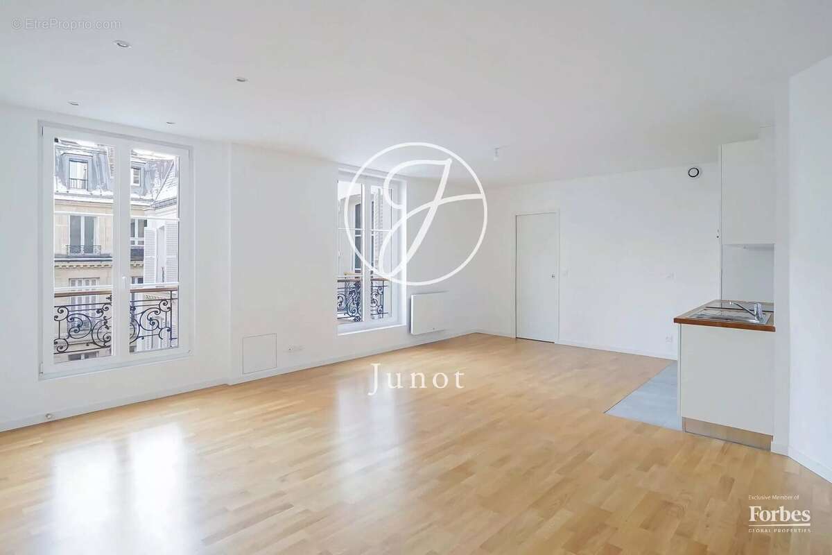 Appartement à PARIS-8E