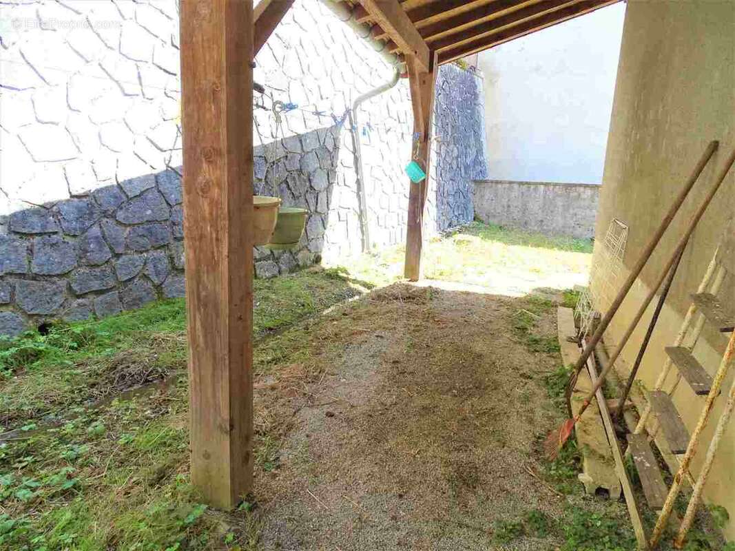 Maison à SAINT-DENIS-DES-MURS