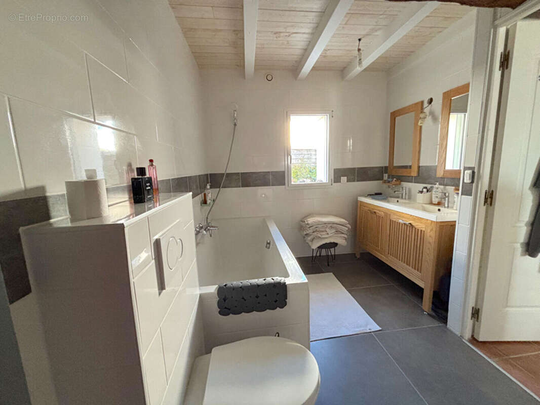Maison 75 m² à Corme-Ecluse  - photo 7
