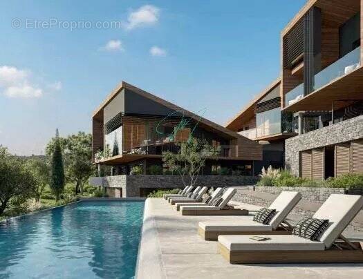 Appartement à CHATEAUNEUF-GRASSE