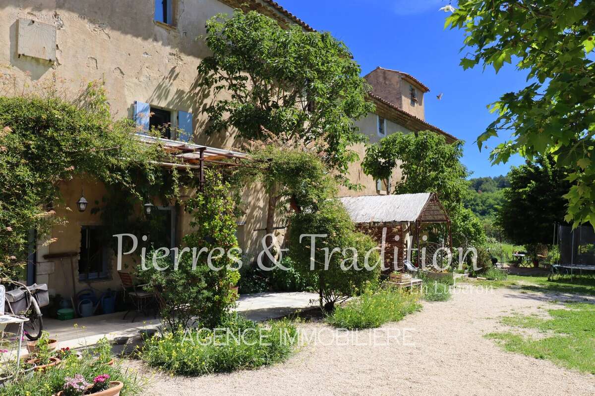 Exclusivité – Propriété d’exception de plus de 3,7 hectares au cœur du Luberon - photo 3