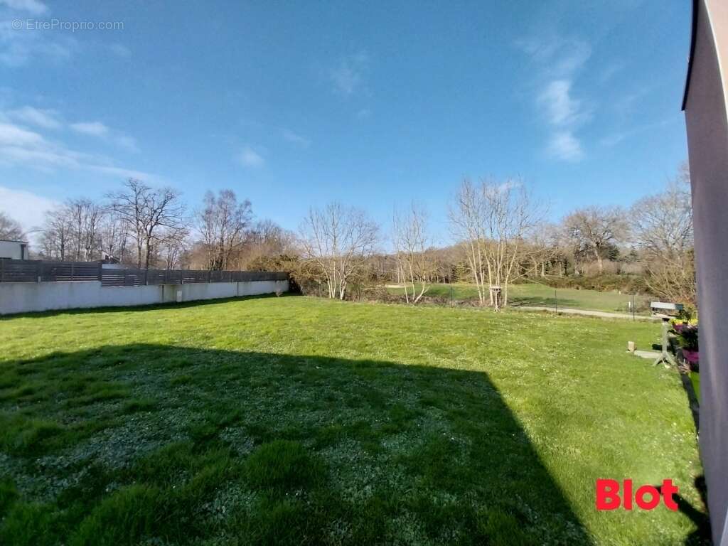 Maison à LE TRONCHET