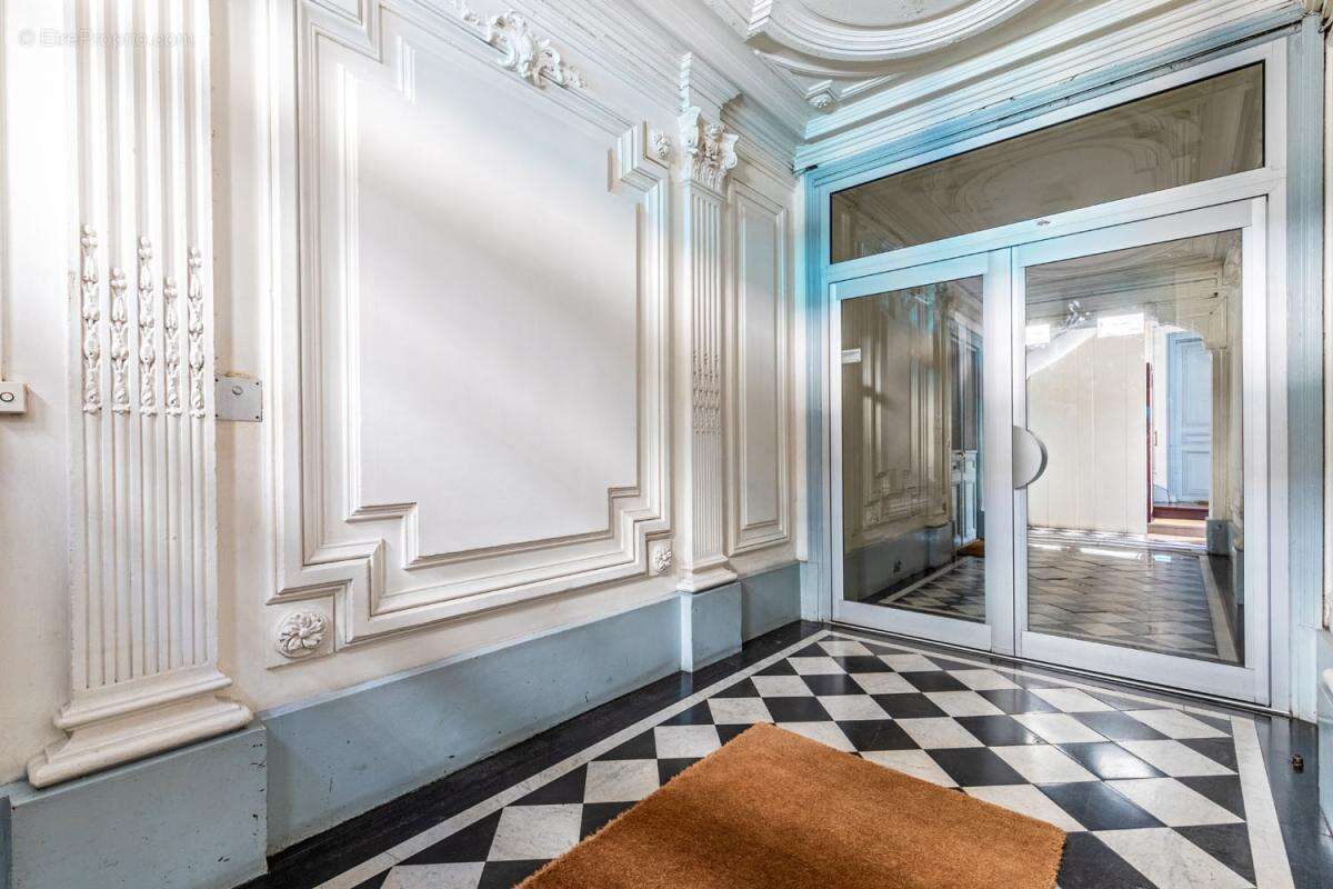 Appartement - 61 m² - Paris (75) - photo 3