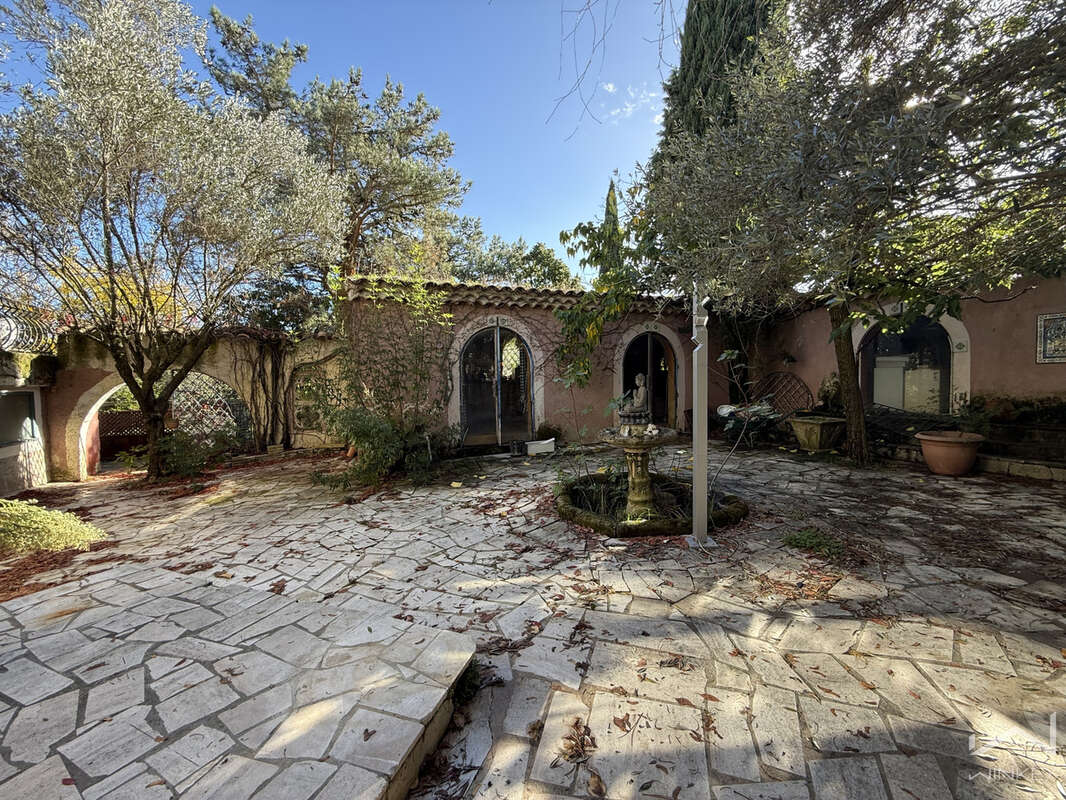 Maison à LA GARDE-ADHEMAR