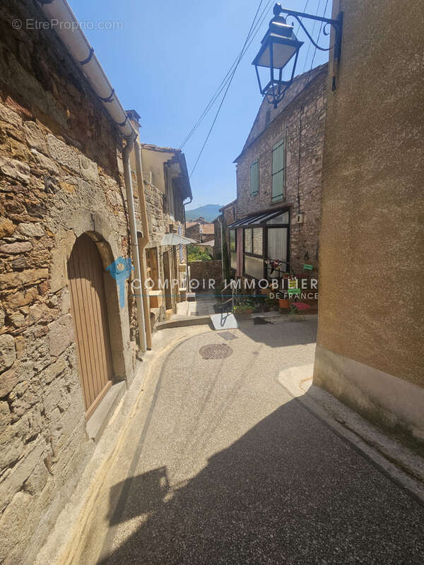 Dépt Hérault (34), à vendre Saint Jean de la Blaquiere Maison de ville de 69m2 garage et terrasse. - photo 4