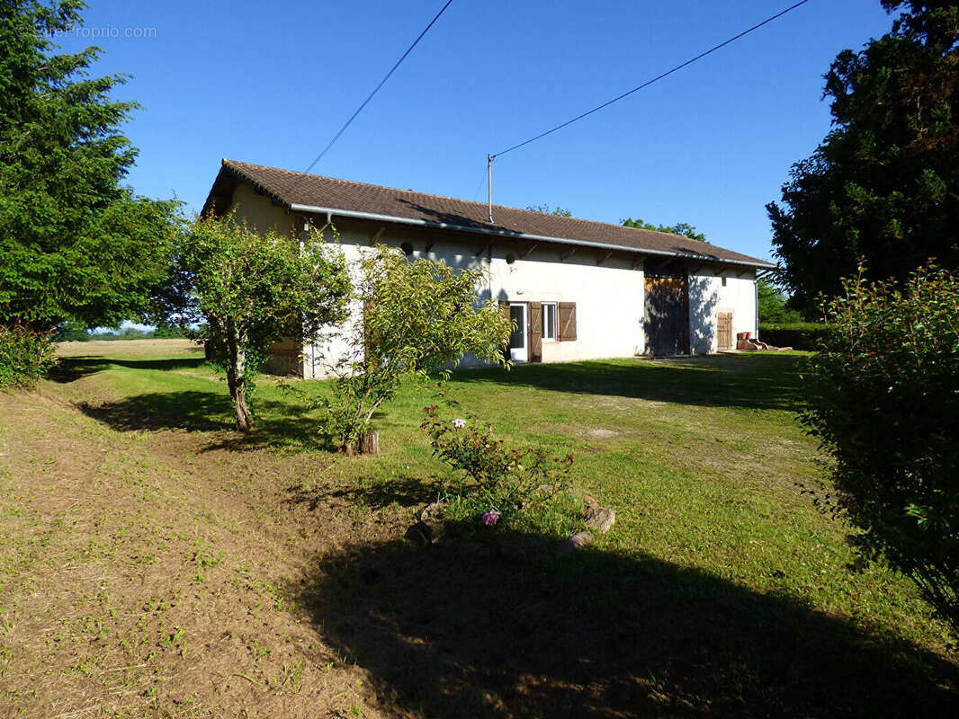 Maison ancienne et dépendances et 2 896 m² de terrain - photo 15