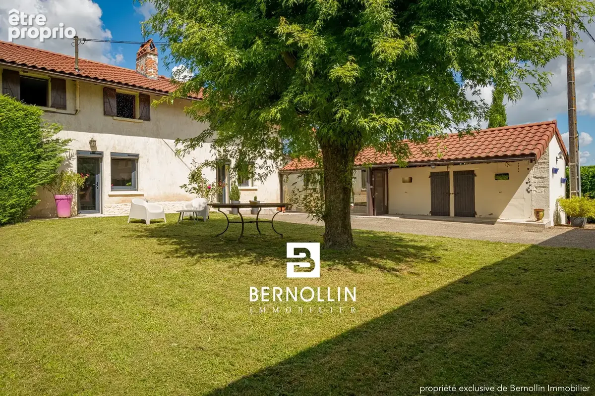 COUP DE COEUR à Curtafond - Propriété de charme de 300 m2 - 11 pièces - photo 13