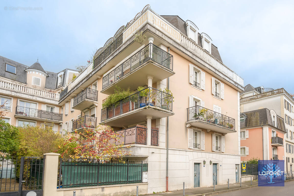Appartement à LES PAVILLONS-SOUS-BOIS